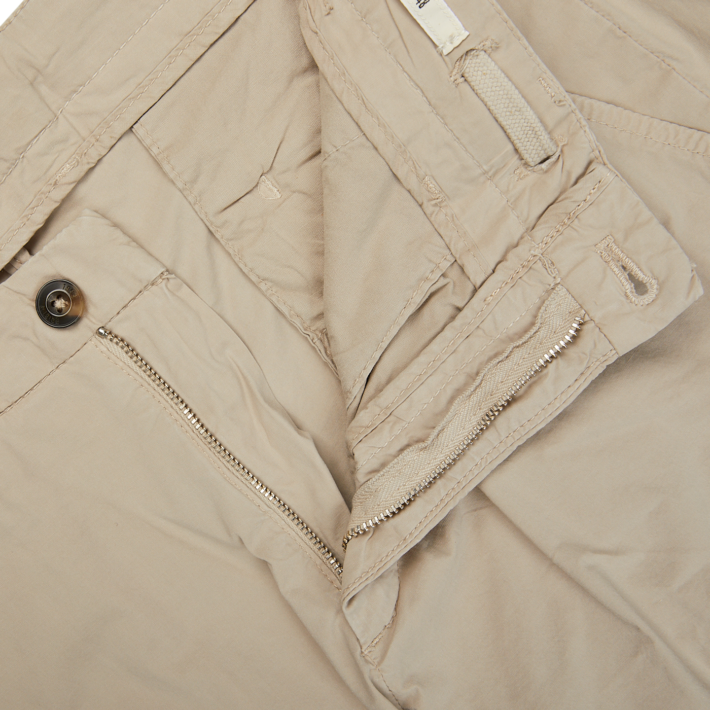 Close-up of Briglia beige cotton jacket with a zipper detail.