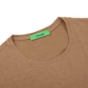 A slim fit Coffee Brown Cotton Linen T-shirt with a green label by Drumohr.