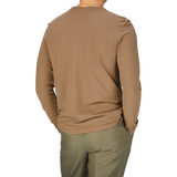 A man wearing a coffee brown Ice Cotton LS T-Shirt from Drumohr.