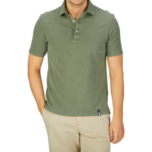 Man wearing a grass green Drumohr cotton piquet polo shirt from Italy and beige trousers.