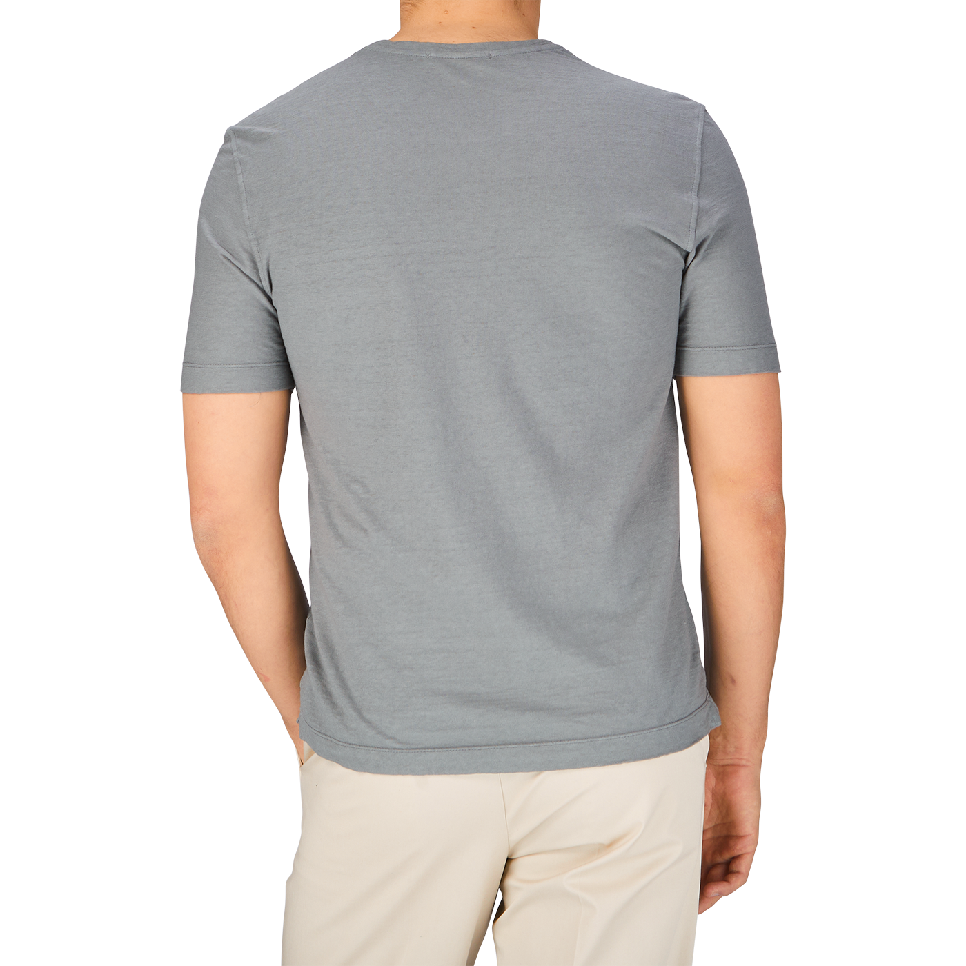 The man is wearing a Steel Grey Cotton Linen T-Shirt from Drumohr.