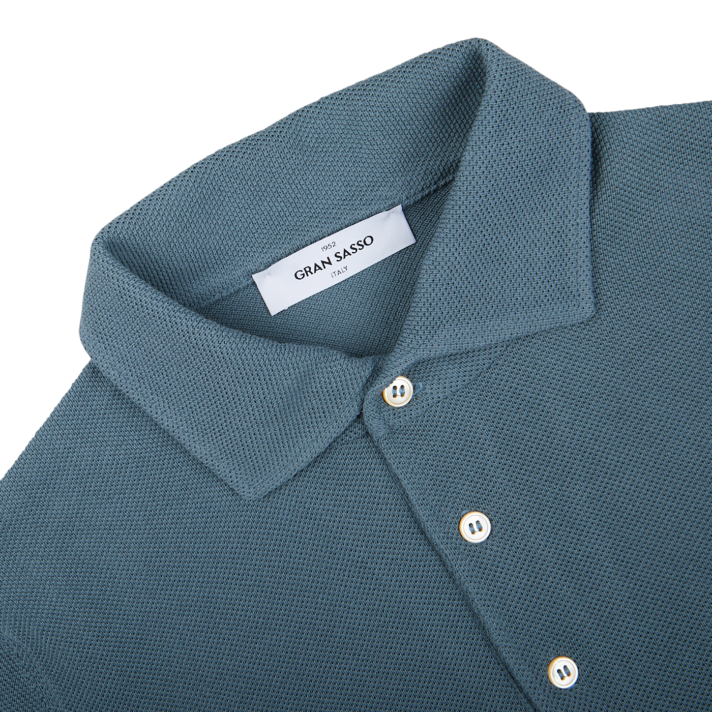 Close-up view of a turquoise blue Gran Sasso polo shirt collar made of pure cotton mesh. 
Product Name: Turquoise Fresh Cotton Mesh Polo Shirt
Brand Name: Gran Sasso