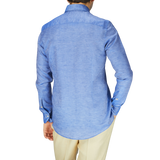 The man is wearing a casual Blue Melange Cotton Linen Slimline shirt from Stenströms, showcasing a slim fit.