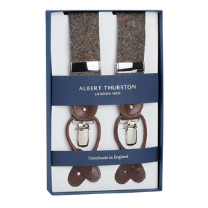 Albert Thurston is renowned for their exceptional craftsmanship in handmade braces. These Brown Donegal Tweed 35mm Braces from Albert Thurston are a true testament to their expertise. Elevate your style and keep your trousers secure.