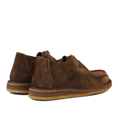 Dark Khaki Beenflex Derbies by Astorflex, made from vegetable-tanned suede leather, with rubber soles and viewed from a slight rear angle.