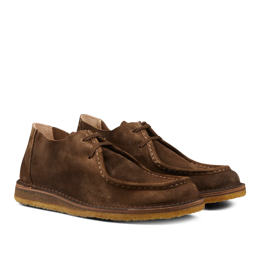 Introducing the Dark Khaki Suede Beenflex Derbies by Astorflex: expertly crafted from vegetable-tanned suede leather, these moccasin-style shoes feature lace-up fronts and light-colored soles.