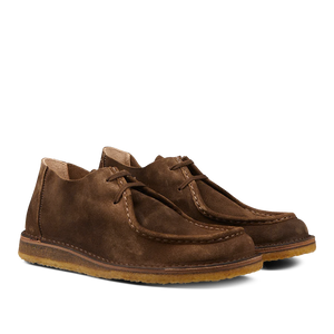 Introducing the Dark Khaki Suede Beenflex Derbies by Astorflex: expertly crafted from vegetable-tanned suede leather, these moccasin-style shoes feature lace-up fronts and light-colored soles.