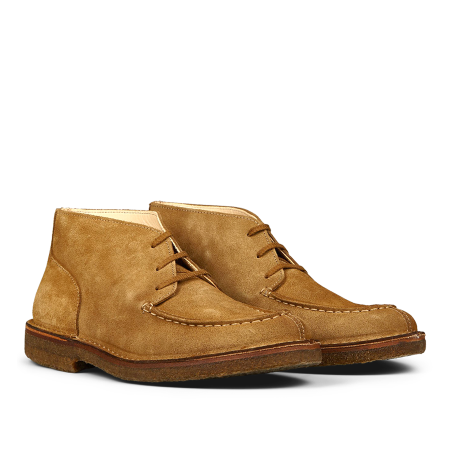 A pair of Whiskey Beige Suede Astorflex chukka boots with laces on a white background.