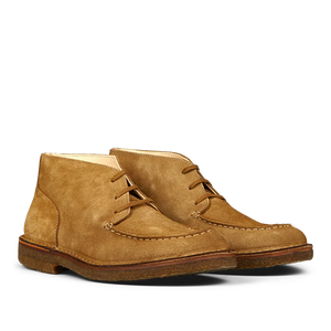 A pair of Whiskey Beige suede Dukeflex Chukka boots by Astorflex, crafted from vegetable-tanned suede with textured soles, displayed side by side on a white background, offers both style and comfort.