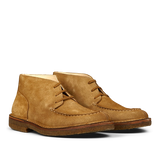 A pair of Whiskey Beige Suede Astorflex chukka boots with laces on a white background.