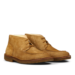 A pair of Whiskey Beige Suede Astorflex chukka boots with laces on a white background.