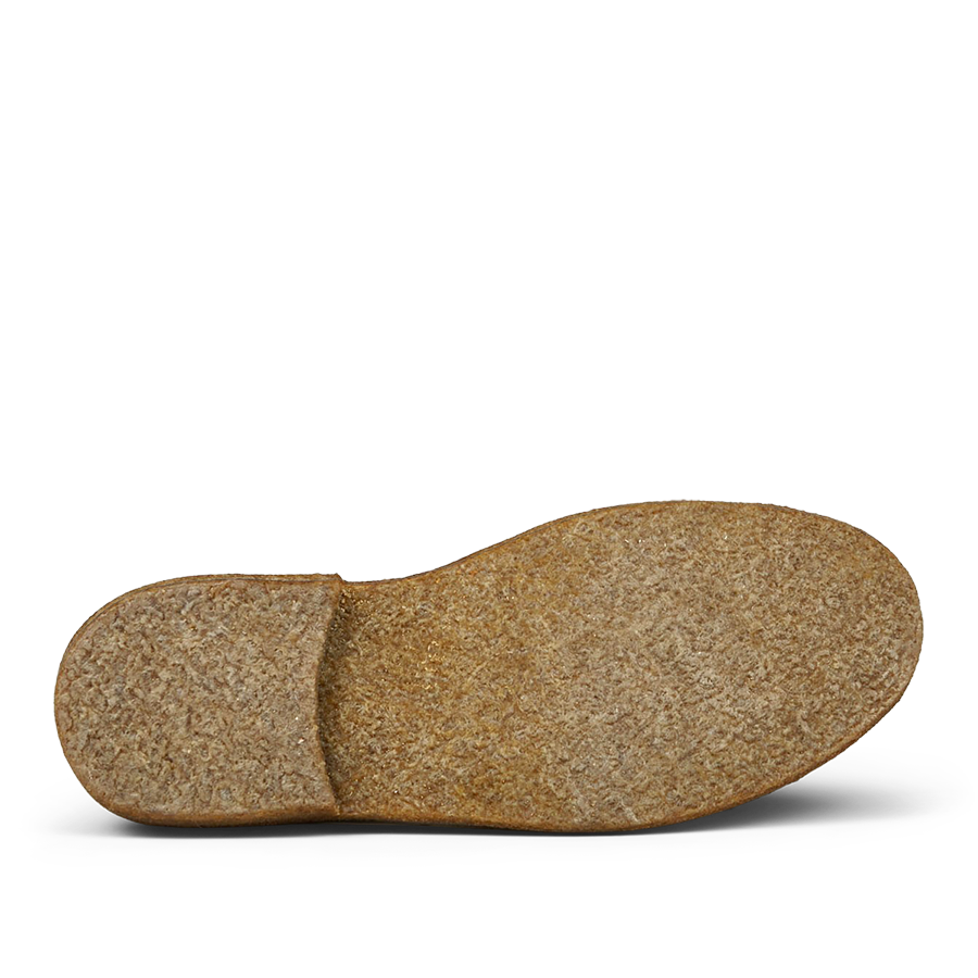 A single brown cork shoe insole for a Astorflex Whiskey Beige Suede Greenflex Desert Boot isolated on a transparent background.