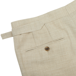 A close up of a pocket on a beige melange wool-linen blend from Baltzar Sartorial.