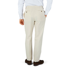 A man in a tailored Light Beige Pure Linen Pleated Trousers suit by Baltzar Sartorial.