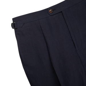 Description: A close up of Baltzar Sartorial's Navy Blue Pure Linen Pleated Trousers with a tailored fit.