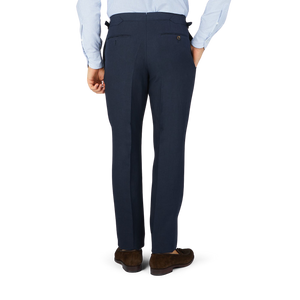 A man in a Baltzar Sartorial navy blue pure linen flat front trousers with a tailored fit.
