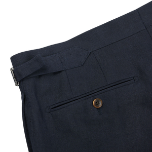 The back pocket of Baltzar Sartorial navy blue pure linen flat front trousers.