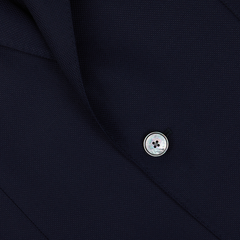 Close-up of a Baltzar Sartorial navy hopsack blazer jacket with a detailed button.