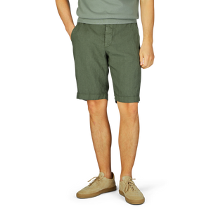 Man wearing Berwich Militare Green Washed Linen Drawstring Shorts and beige shoes.