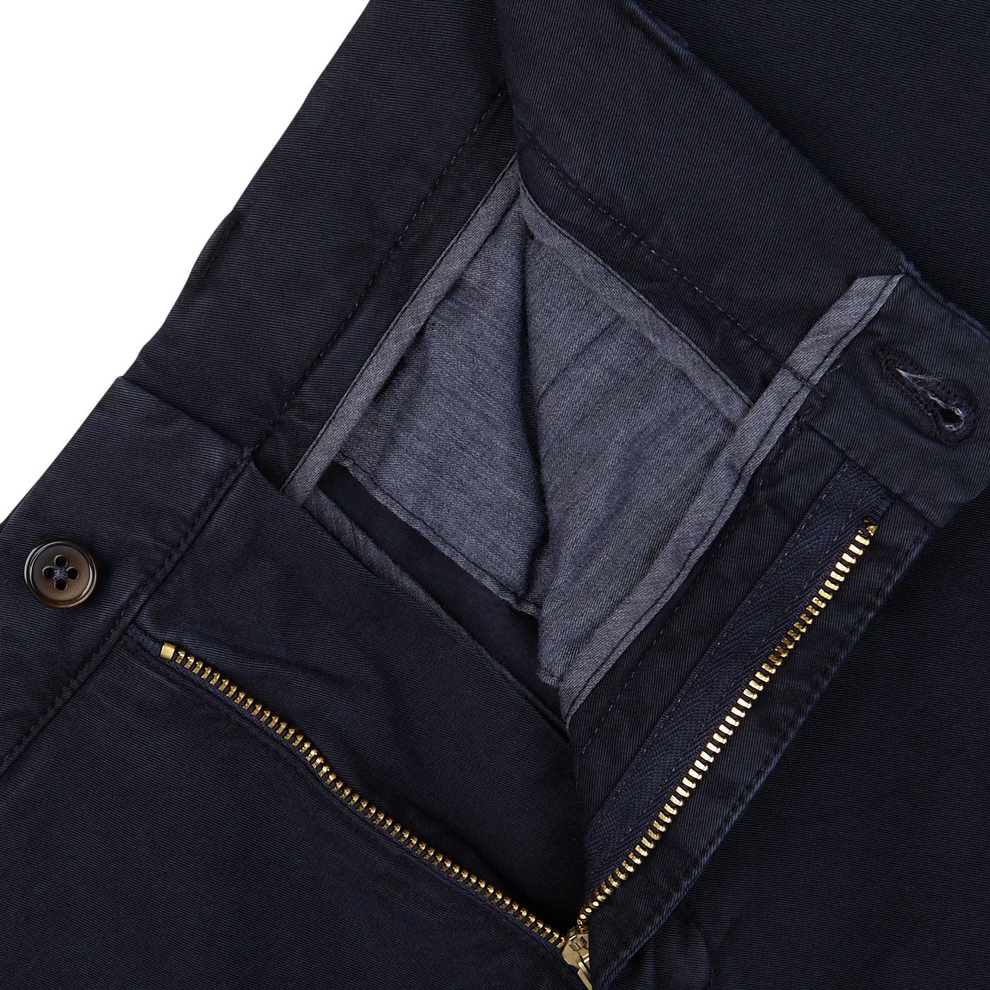 Close-up of Berwich navy blue cotton stretch bermuda shorts featuring a zipper pocket detail and buttoned fastening, perfect for a summer vacation.