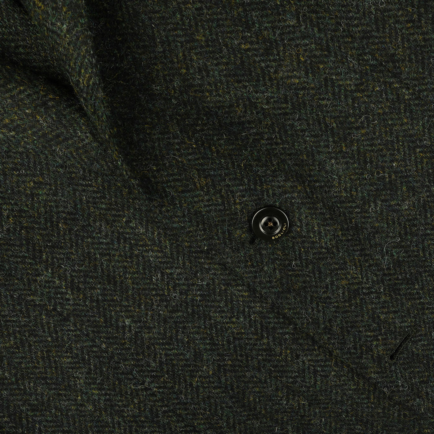 Close-up of the Green Herringbone Wool Tweed K Jacket from Boglioli, featuring a single black button.