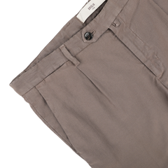 Close-up of the Briglia Mole Brown Cotton BG21 Pleated Trousers, showcasing a button and zipper, meticulously made by an Italian trouser specialist, with a label at the waistband.