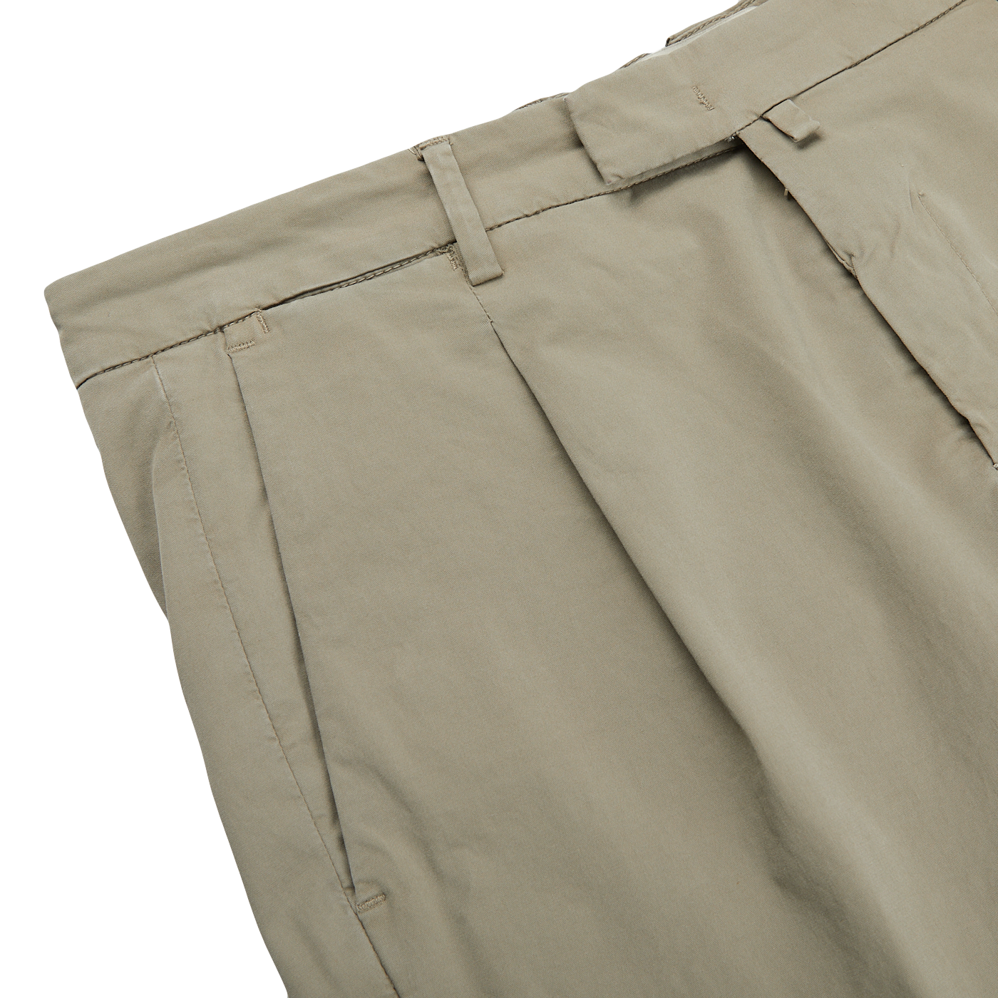A close up of Mole Cotton Stretch BG07 Pleated Chinos from Italian trouser specialist Briglia, crafted from cotton with stretch.