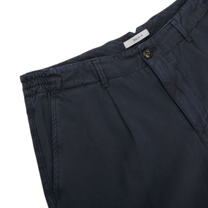 A close up of the Navy Blue Cotton Linen BG59 Pleated Chinos shorts, made with an upcycled mix of cotton and linen by Briglia.
