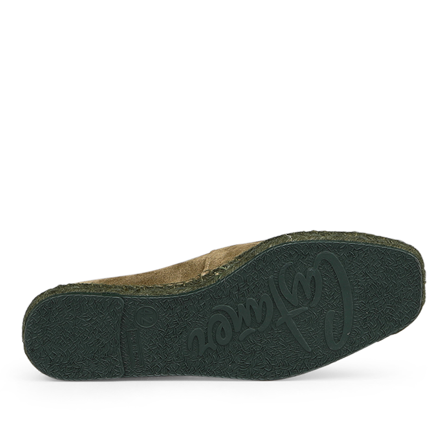 A bottom view of a shoe with a textured dark sole displays the "Castañer" brand name. The upper is made of dark green suede leather, and subtle accents hint at natural jute, blending seamlessly with the overall Pablo Espadrilles design.