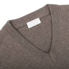 Experience the elegance of Italian knitwear and sustainable luxury with the Corteccia Brown Cashmere V-Neck Sweater by Daniele Fiesoli, featuring a tag that proudly declares "cashmere, made in Italy.