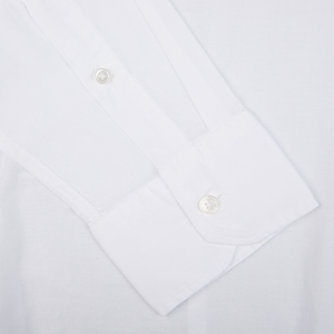 Close-up of a Fedeli white cotton stretch beach shirt cuff with buttons, perfect for the beach.