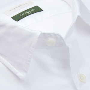 Close-up of a white Glanshirt Cotton Oxford Regular Shirt with a tag labeled "slowear," featuring mother-of-pearl buttons.