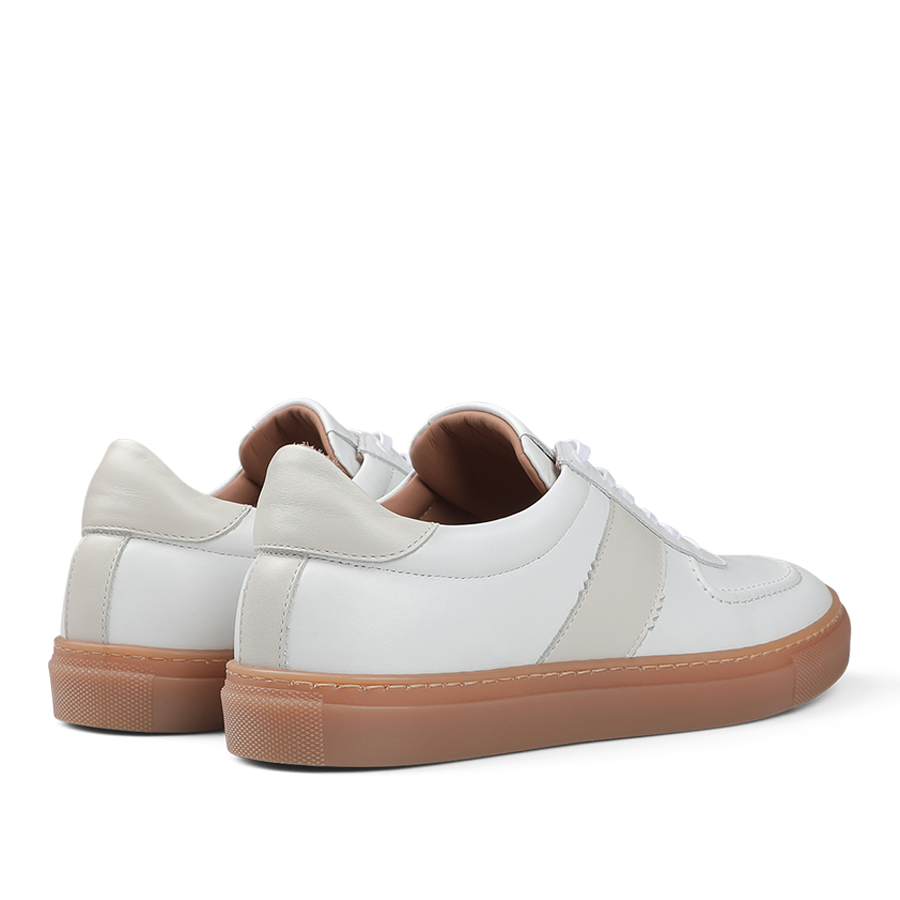 The White Leather Hadfield Sneakers by Goral feature beige accents and light brown rubber soles, viewed from the back and side, evoke the classic style of a German military trainer.