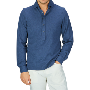 Man wearing a Gran Sasso blue cotton jersey popover shirt and white pants.