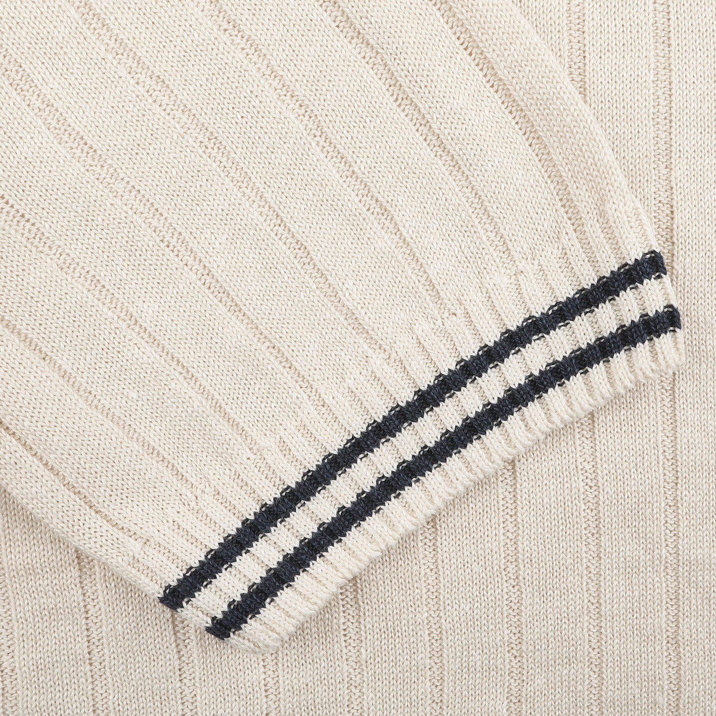 Close-up of a sleeve from the Gran Sasso Cream Beige Cotton Linen T-Shirt, featuring ribbing and two black stripes at the cuff.