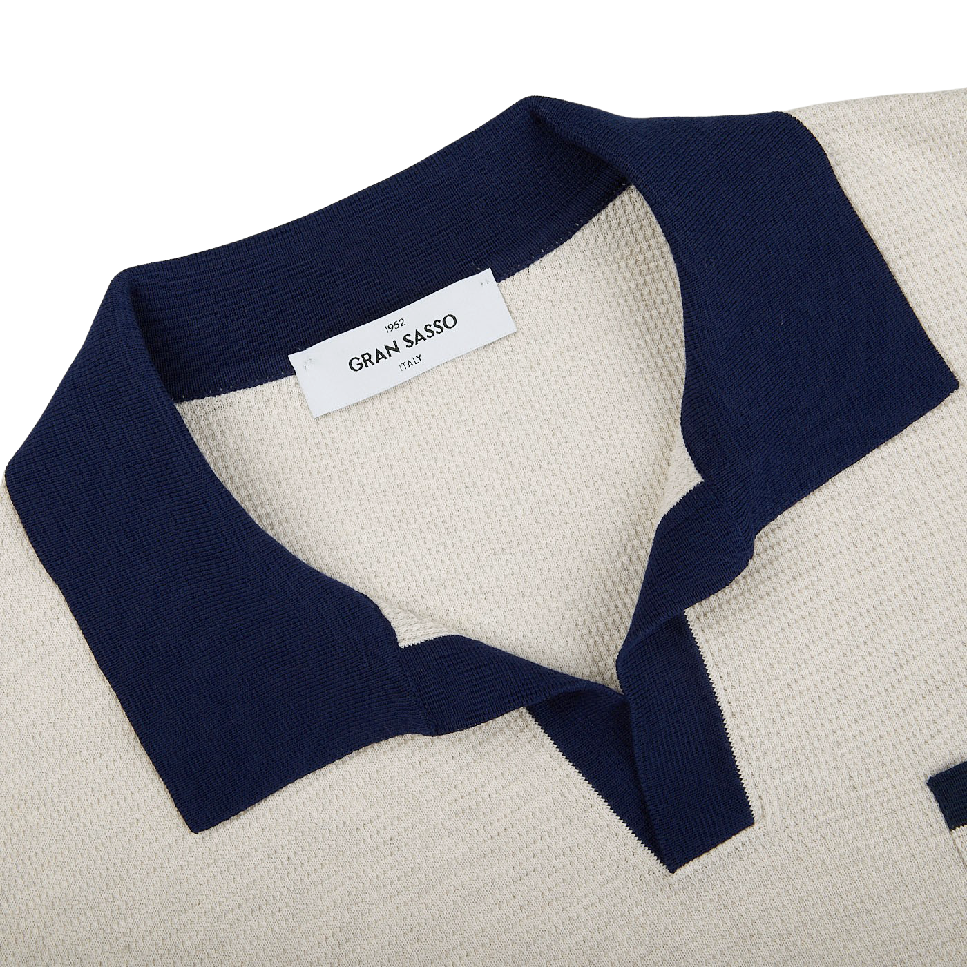 A Gran Sasso Cream Fresh Cotton Contrast Collar Polo Shirt with a navy collar made of cotton.