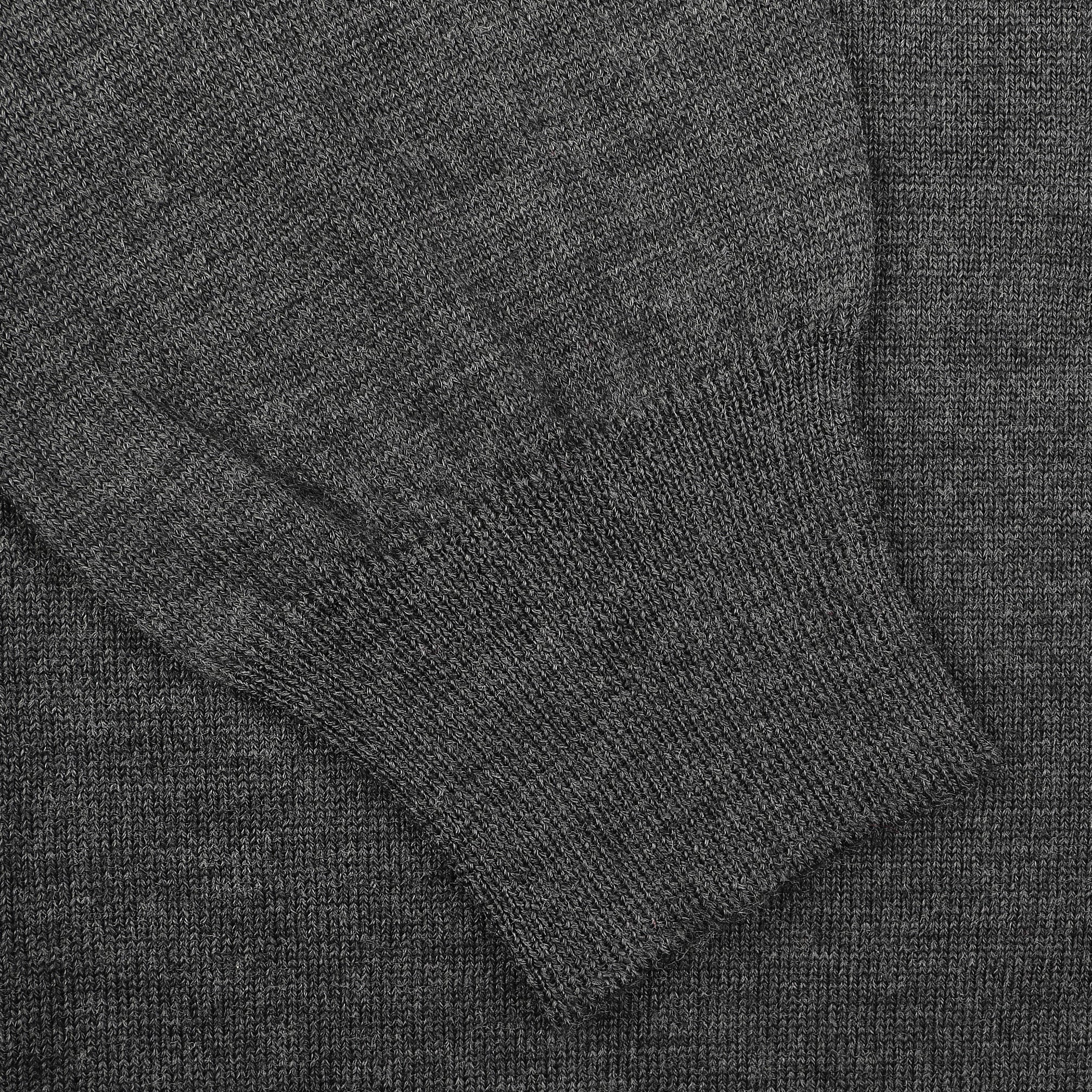 Close-up of a Gran Sasso grey extra fine merino wool polo shirt, highlighting the texture and detail of a sleeve with ribbed cuffs.