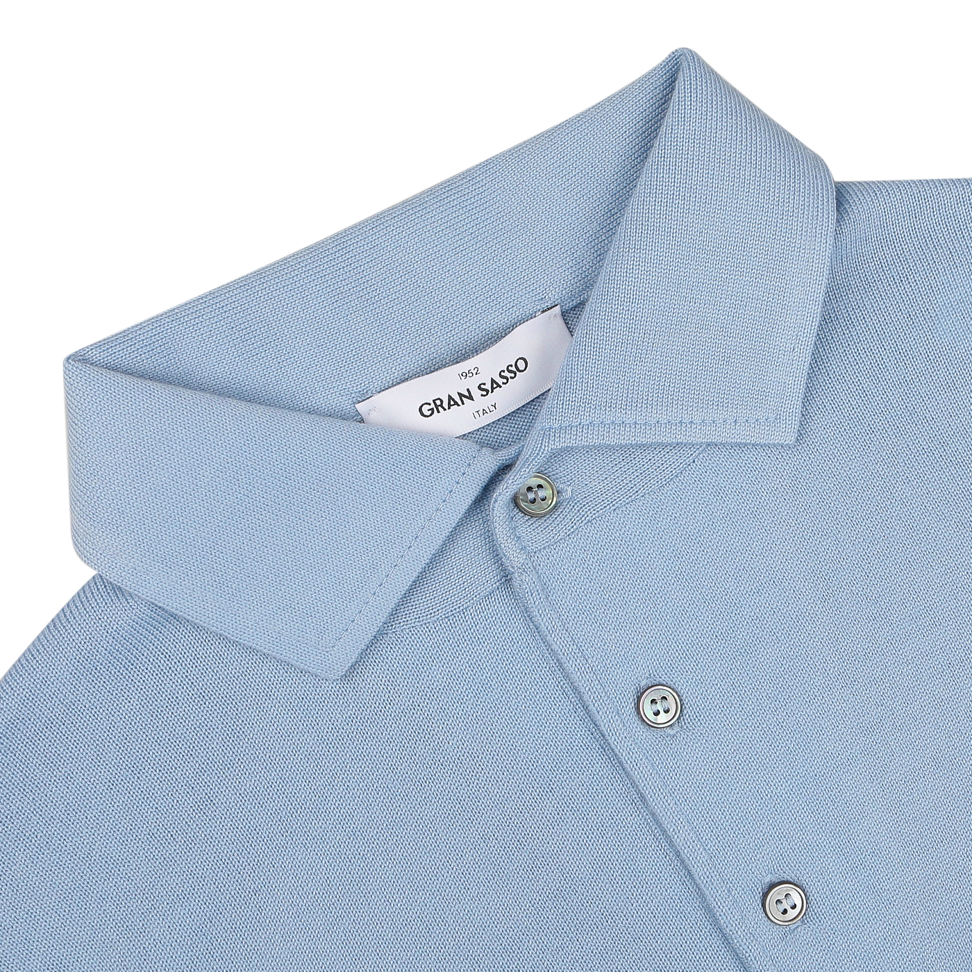 This sky blue merino wool polo shirt from Gran Sasso boasts a one-piece collar with two buttons fastened and a visible tag emblazoned with the brand name.