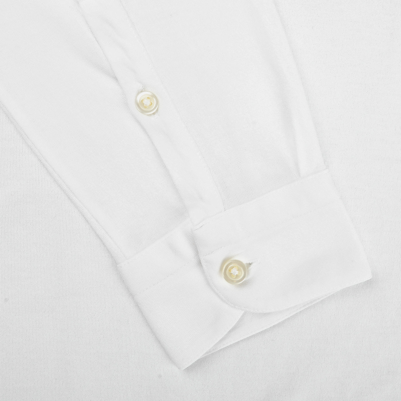 The Gran Sasso White Washed Cotton Popover Shirt features a slim fit design with pure cotton jersey and two-button cuffs.