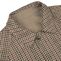 Close-up of the Beige Houndstooth Wool Tweed Reversible Coat by L'Impermeabile, highlighting its luxurious houndstooth-patterned collar with a single visible button and tan inner lining.