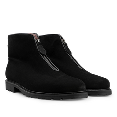 The Ludwig Reiter Black Suede Leather Après Ski Boots feature front zippers and durable Vibram rubber soles, perfect for an après-ski look.