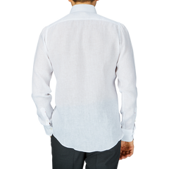 Man wearing a Mazzarelli White Organic Linen BD Slim Shirt seen from the back.