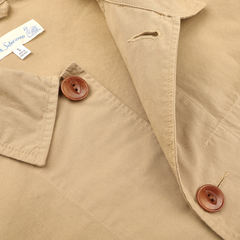 Close-up of the Khaki Beige Cotton Poplin 02 Jacket by Merz b. Schwanen, showcasing vegan corozo buttons and a tag on the inner collar.