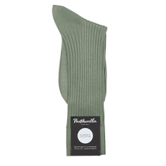 The Pantherella Sage Egyptian Cotton Isle Danvers Ankle Socks are stylish, ribbed-textured men's essentials crafted from 100% Egyptian Fil D'Ecosse cotton lisle yarn for comfort.