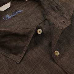 Close-up of the Dark Brown Linen Cutaway Fitted Body Shirt featuring a visible collar with two beige buttons and "Stenströms" embroidered in blue on the inner collar.