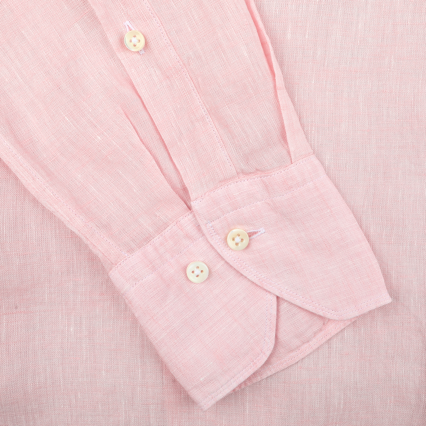 Close-up of the Light Pink Linen Cutaway Slimline Shirt from Stenströms, highlighting its cuff with two cream-colored buttons and visible stitching. This design perfectly blends style and comfort, making it an ideal summer essential.