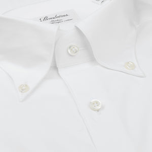 A close up of a Stenströms White Cotton Oxford BD Slimline Shirt.