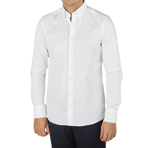 A man wearing a Stenströms White Cotton Oxford Fitted Body BD Shirt with black pants.