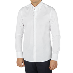 A man wearing a Stenströms White Cotton Oxford Fitted Body BD Shirt with black pants.