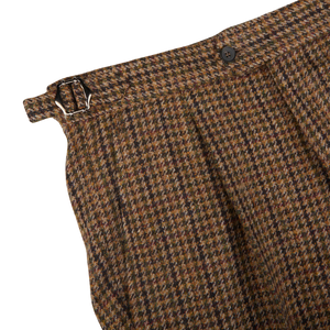A brown rustic checked wool tweed pleated trouser made of pure wool, from Studio 73 by Cavaliere.